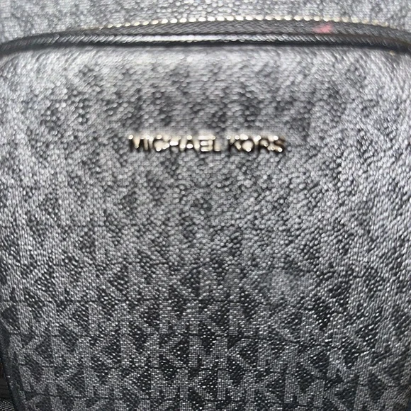 SOLD:  Jet Set Travel Medium Logo Crossbody Bag - Picture 4 of 8